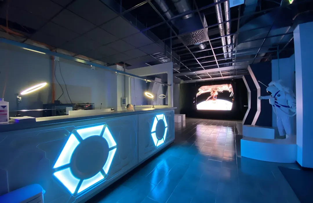 Space Night Capsule Hostel-1